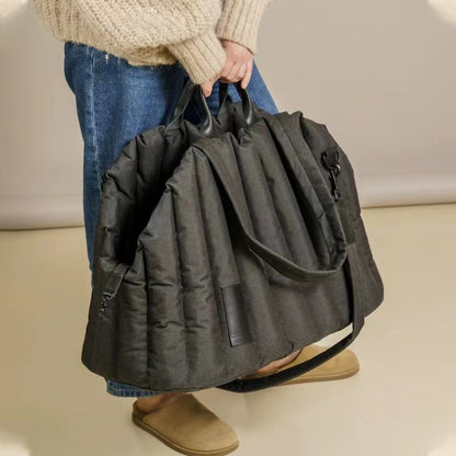 Comfortable pet hand bag for carrying cats and dogs