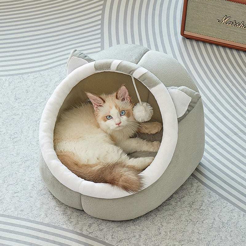 Comfortable pudding-shaped pet bed for cats