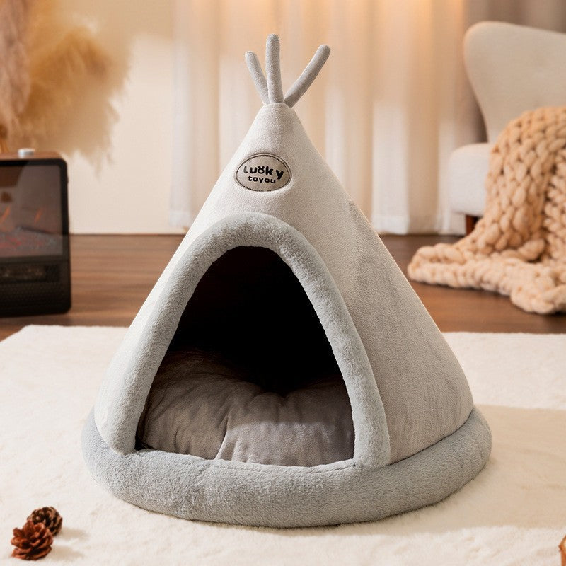 Warm and comfortable cat sleeping nest